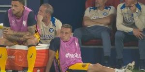 人全麻了！国米0-4落后，场边阿瑙、弗拉泰西场边眼神空洞