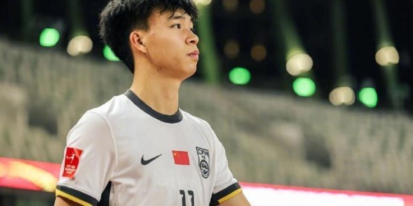 独1档！王钰栋半场造7球获盛赞：U22国足没他像业余队 踢澳洲有戏