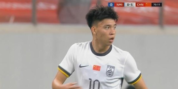 独1档！王钰栋半场造7球获盛赞：U22国足没他像业余队 踢澳洲有戏