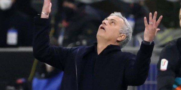 星空体育下载-穆里尼奥重回梅阿查：赢了鲜花，输了颜面