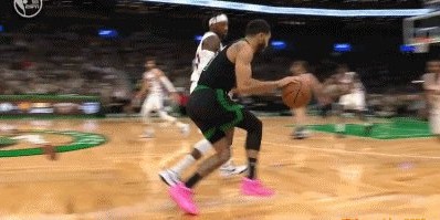 星空体育-驱逐插曲无碍绿军12战10胜 塔图姆：裁判早想好了