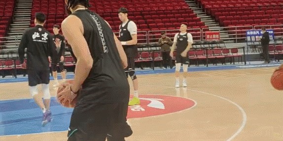 北京送四川24连败！周琦4中4砍11+7 麦基首秀12+6+3低开高走秀暴扣|卡迪姆赛|方硕|贝利|陈盈骏|贾维尔-麦基_新浪体育_新浪新闻