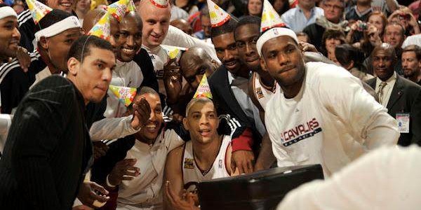 星空体育官网-湖人管理层为何选择躺平？詹姆斯需要向现实低头