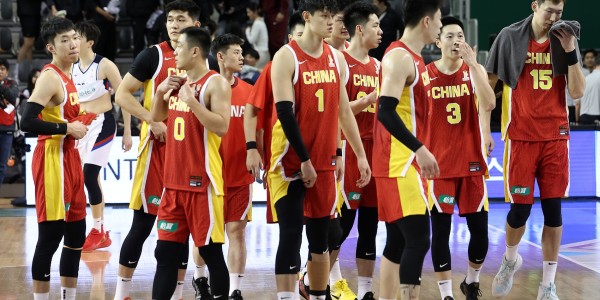 星空体育APP-周琦：上半场我们每个人投两三个太平均 一直不投偶尔投2个也不行