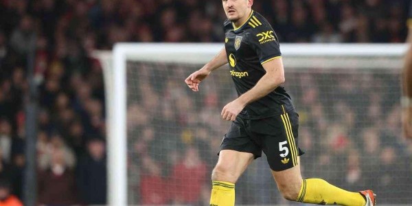 星空体育APP-多古19分钟伤退的背后，曼联年轻球员的成长痛