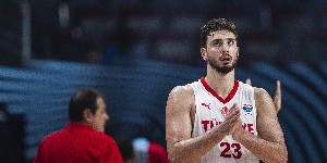 媒体人：申京已经是FIBA一线球星 甚至步入顶级球星的行列