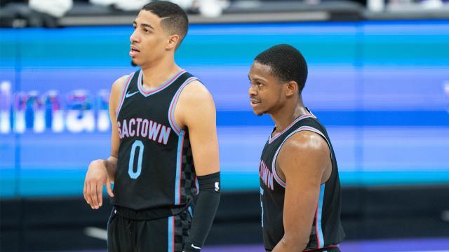 1642041727158013022.jpg Haliburton-DeAaron-Fox-USATSI-16002661.jpg